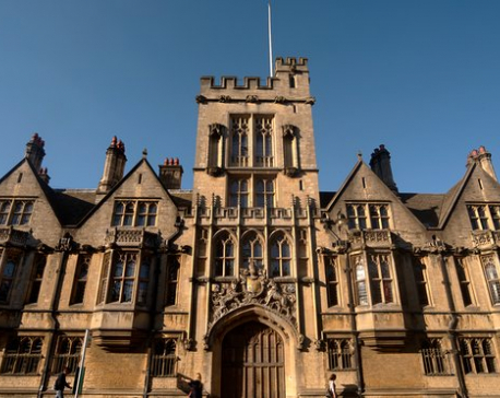 Oxford graduate sues university for £1m over boring lessons